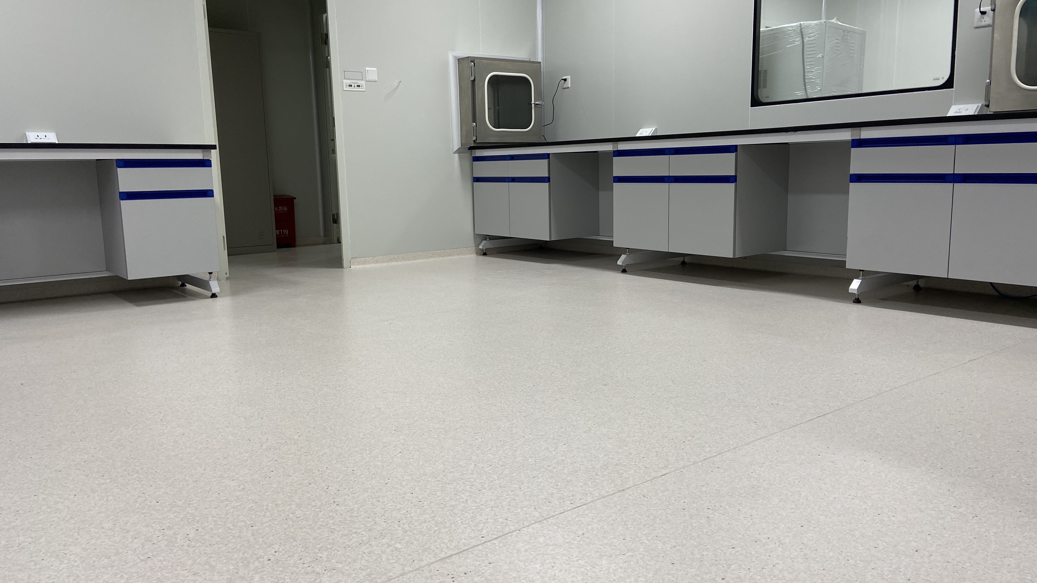 医院检验科改造同质透心PVC地板