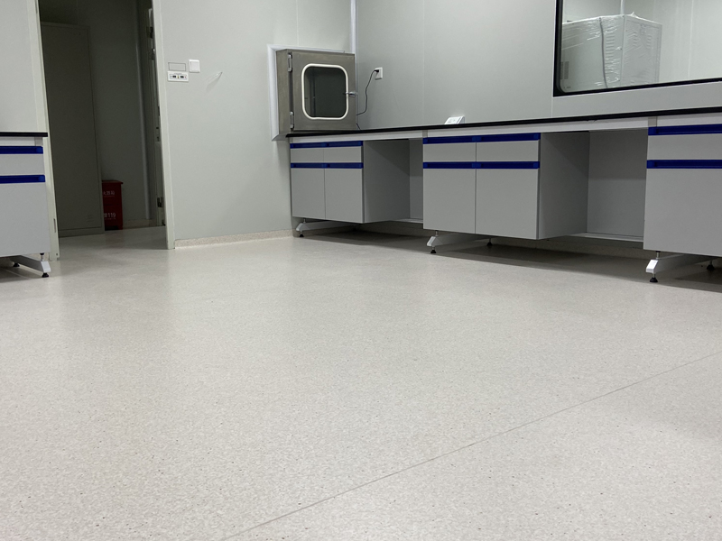 医院检验科改造同质透心PVC地板
